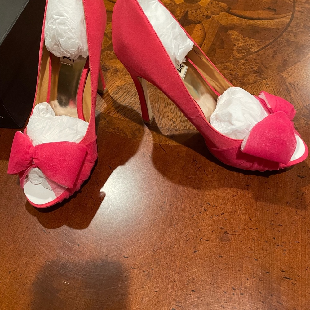 New Badgley Mischka Honeysuckle Satin Peep Toe Bow Platform Heels Size 9 - Picture 2 of 10